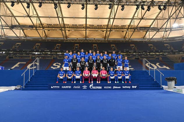 FC Schalke 04 2 BL, Porträttermin 2021 2022, Team photo, Top row from left to right Omar Mascarell, Hamza Mendyl, Marcin Kaminski, Florian Flick, Kerim Calhanoglu, Blendi Idrizi, Nassim Boujellab, Salif Sane Second row from left to right Timo Becker, Matija Nastasic, Malick Thiaw, Marius Bülter, Thomas Ouwejan, Amine Harit Third row from left to right Danny Latza, Wil Coort, Sven Piepenbrock, Dimitrios Grammozis, Matthias Kreutzer, Michael Büskens, Gerald Asamoah, Victor Palsson, Benito Raman Bottom row from left to right Levent Mercan, Can Bozdogan, Simon Terodde, Markus Schubert, Ralf Fährmann, Michael Langer, Reinhold Ranftl, Mehmet Can Aydin, Marvin Pieringer Gelsenkirchen North Rhine-Westphalia Germany Team2