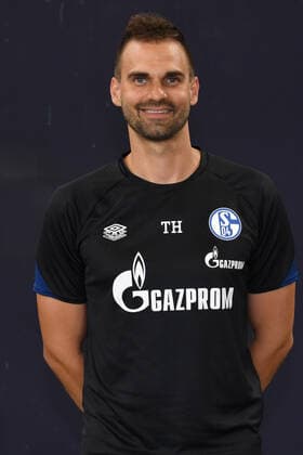 Physiotherapist Tim Hielscher FC Schalke 04 1 BL, portrait date 2021 2022 Gelsenkirchen North Rhine Westphalia Germany Team2