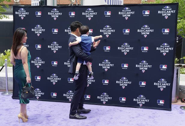 Seattle Mariners pitcher Yusei Kikuchi arrives with his family to the MLB, Baseball Herren, USA All-Star Red Carpet Show at Coors Field in Denver, Colorado, on Tuesday, July 13, 2021.  DEN20210713511 BOBxSTRONG