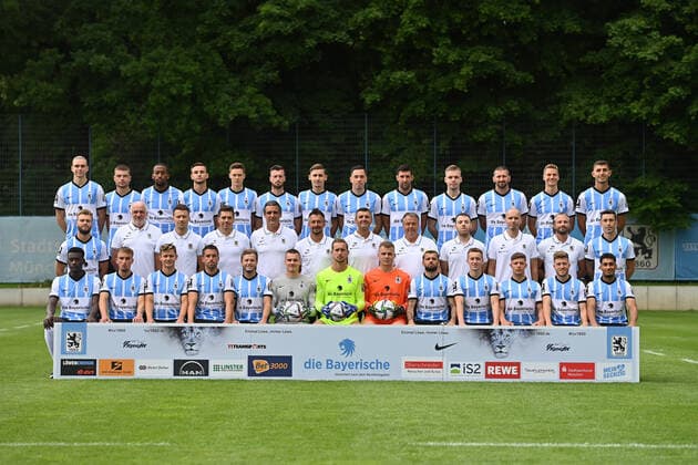TSV 1860 Muenchen 3 Liga,Portraettermin 2021 2022 Team photo,hi row f li Tim LINSBICHLER,Nathan WICHT,Johann NGOUNOU DJAYO,Niklas LANG, Marco MANNHARDT,Quirin MOLL,Milos COCIC, Marcel BAER,Stefan SALGER,Daniel Wein,Sascha MOELDERS,Dennis DRESSEL,Semi BELKAHIA Middle row from left Yannick DEICHMANN TSV 1860 Muenchen ,Zeugwart Norbert STEGMANN,Videoanalyst Franz HUEBL,Athletic coach Matthias LUGINGER,Goalkeeper coach Harald HUBER,Co Coach Oliver BEER,Head Coach Michael KOELLNER,Co Coach Guenter BRANDL,Team ManagerFatih ASLAN,Physiotherapist Tobias ADAMS,Physiotherapist Nick WURIAN,Philipp STEINHART Front row from left Merveille BIANKADI,Lorenz KNOEFERL,Erik TALLIG,Stefan LEX, Richard NEUDECKER,Goalkeeper Tom KRETZSCHMAR,Goalkeeper Marco HILLER,Goalkeeper Gyoergy SZEKELY,KEANU STAUDE,Fabian GREILINGER,Maxim GRESLER,Marius WILLSCH, Kevin GODEN