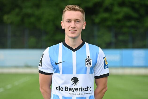 Fabian GREILINGER TSV 1860 Muenchen , 3 Liga,Portraettermin 2021 2022