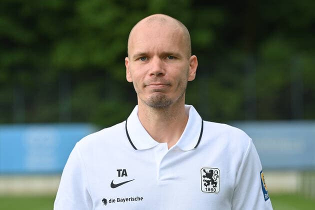 Physiotherapist Tobias ADAMS TSV 1860 Muenchen 3 Liga,Portraettermin 2021 2022