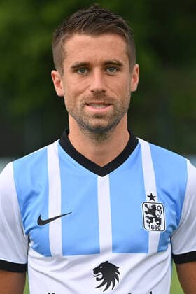 Niklas LANG TSV 1860 Muenchen , 3 Liga,Portraettermin 2021 2022 x0x 202 quer ,3.Liga,2 22,2,202,202 2022,2022,22,Ballsport,DFL,Dritte Liga,Football,Fussball,Fussballspiel,Fussballspieler,Fußball,Herren,Ligaspiel,Maenner,Match,Profi,Profifussballer,Profis,SP,SPO,Saison 202,Saison 202 2022,Soccer,Spiel Sports,Trikot,Verein,Vereinstrikot Club Dress,jersey,men,Saison,Portraet,Portrait,Porträt,Vorstellung,Praesentation,Pressetermin,GER, xptt