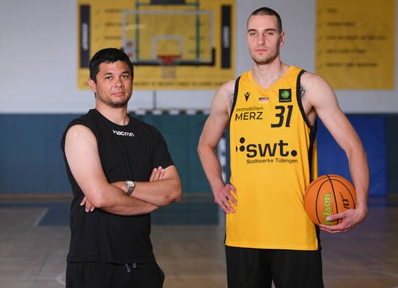 Basketball 2 Bundesliga 2021 2022 14 07 2021 Corona vaccination campaign Turn down the virus, make vaccination appointment now A campaign of the Tigers Tuebingen, the University Hospital Tuebingen UKT and the County Tuebingen Coach Daniel Jansson li, Tigers and Daniel Keppeler r, Tigers