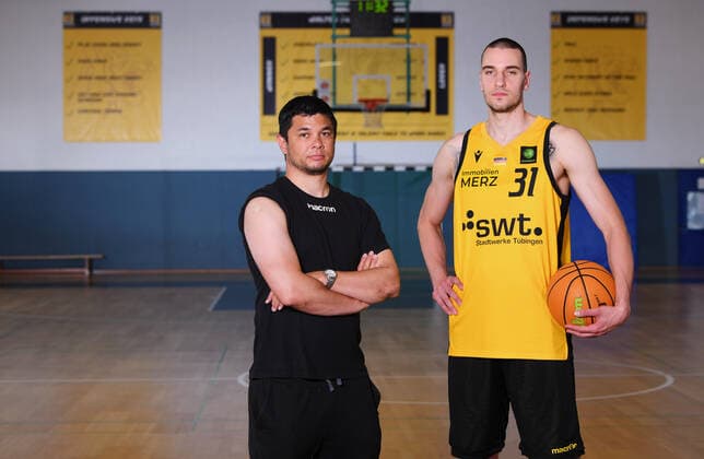 Basketball 2 Bundesliga 2021 2022 14 07 2021 Corona vaccination campaign Turn down the virus, make vaccination appointment now A campaign of the Tigers Tuebingen, the University Hospital Tuebingen UKT and the County Tuebingen Coach Daniel Jansson li, Tigers and Daniel Keppeler r, Tigers