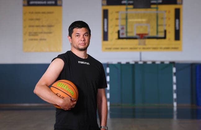 Basketball 2 Bundesliga 2021 2022 14 07 2021 Corona vaccination campaign Turn down the virus, make an appointment for vaccination now A campaign of the Tigers Tuebingen, the University Hospital Tuebingen UKT and the County Tuebingen Coach Daniel Jansson Tigers