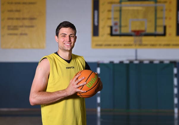 Basketball 2 Bundesliga 2021 2022 14 07 2021 Corona vaccination campaign Turn down the virus, make an appointment for vaccination now A campaign of the Tigers Tuebingen, the University Hospital Tuebingen UKT and the County Tuebingen Mateo Seric Tigers