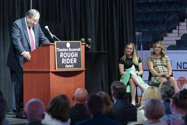 Ice hockey, women, Monique and Jocelyne Lamoureux awarded with the Rough rider Award