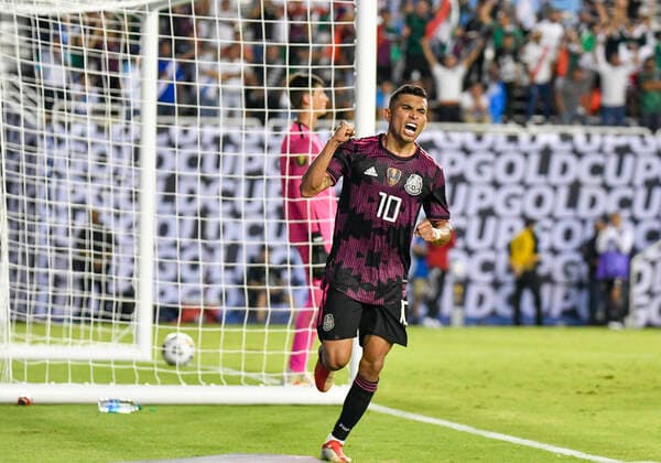 Sport Bilder des Tages Jul 14, 2021: Mexico midfielder Orbelin Pineda (10) celebrates scoring a goal in the second half during a CONCACAF Gold Cup game between Mexico and Guatemala at the Cotton Bowl Stadium in Dallas, TX Mexico defeated Guatemala 3-0 CSM Dallas USA - ZUMAcp2_ 20210714_zaf_cp2_011 Copyright: xAlbertxPenax