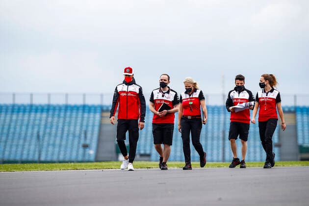 GIOVINAZZI Antonio (ita), Alfa Romeo Racing ORLEN C41, por during the Formula 1 Pirelli British Grand Prix 2021, 10th round of the 2021 FIA Formula One World Championship, WM, Weltmeisterschaft from July 16 to 18, 2021 on the Silverstone Circuit, in Silverstone, United Kingdom FORMULE 1 : Grand Prix de Grande Bretagne - 15 07 2021 DPPI Panoramic  00121020__B2_6560_1