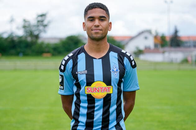 Malik Mikona SV Waldhof Mannheim 3 League, portrait date 2021 2022 xozx