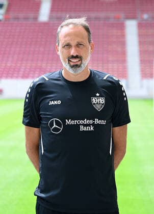 FUSSBALL 1 BUNDESLIGA SAISON 2021 2022 12 07 2021 Photo session with VfB Stuttgart at the Mercedes Benz Arena Coach Pellegrino Matarazzo