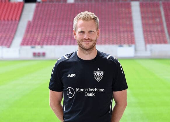 FUSSBALL 1 BUNDESLIGA SAISON 2021 2022 12 07 2021 Photo session at VfB Stuttgart in the Mercedes Benz Arena Co coach Peter Perchtold