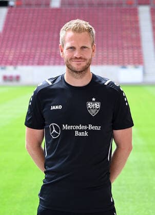 FUSSBALL 1 BUNDESLIGA SAISON 2021 2022 12 07 2021 Photo session at VfB Stuttgart in the Mercedes Benz Arena Co coach Peter Perchtold