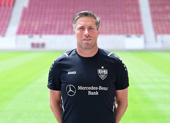 FUSSBALL 1 BUNDESLIGA SAISON 2021 2022 12 07 2021 Photo session at VfB Stuttgart in the Mercedes Benz Arena Co coach Michael Wimmer