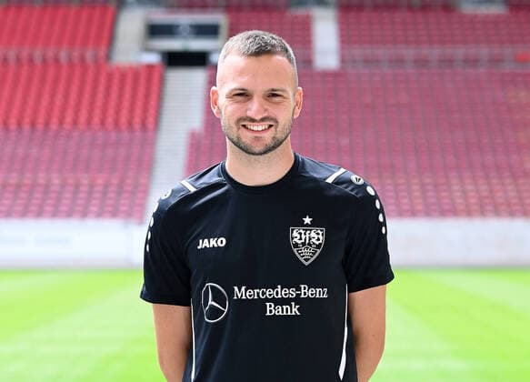 FUSSBALL 1 BUNDESLIGA SAISON 2021 2022 12 07 2021 Photo session with VfB Stuttgart at the Mercedes Benz Arena Match analyst Maxililian Lesser