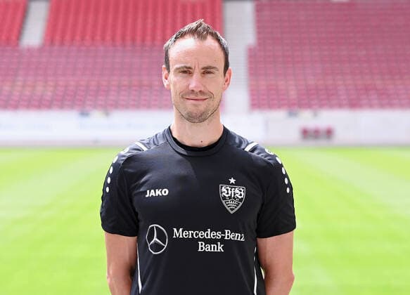 FUSSBALL 1 BUNDESLIGA SAISON 2021 2022 12 07 2021 Photo session with VfB Stuttgart at the Mercedes Benz Arena Athletics coach Matthias Schiffers