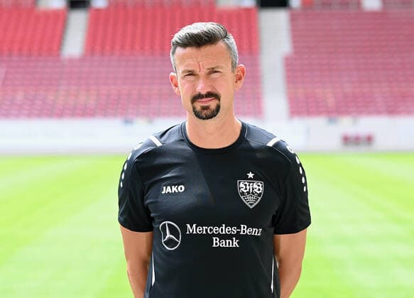 FUSSBALL 1 BUNDESLIGA SAISON 2021 2022 12 07 2021 Photo session at VfB Stuttgart in the Mercedes Benz Arena Head of Rehabilitation Martin Franz