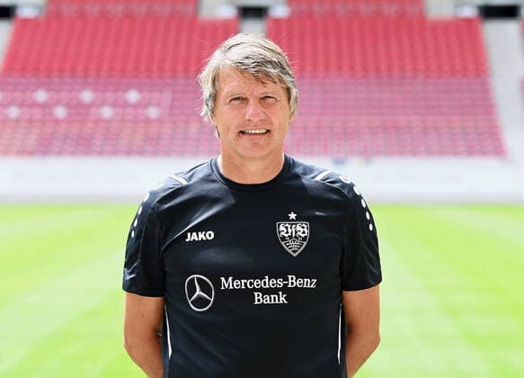 FUSSBALL 1 BUNDESLIGA SAISON 2021 2022 12 07 2021 Photo session with VfB Stuttgart at the Mercedes Benz Arena Supervisor Peter Reichert