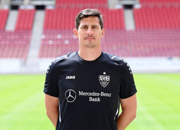 FUSSBALL 1 BUNDESLIGA SAISON 2021 2022 12 07 2021 Photo session with VfB Stuttgart at the Mercedes Benz Arena Physiotherapist Manuel Roth