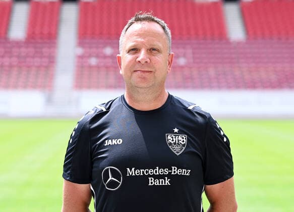 FUSSBALL 1 BUNDESLIGA SAISON 2021 2022 12 07 2021 Photo session with VfB Stuttgart at the Mercedes Benz Arena Zeugwart Thomas Schultheiss