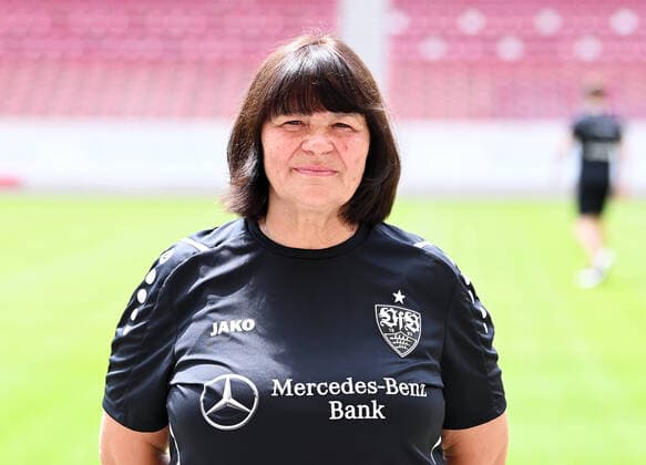 FUSSBALL 1 BUNDESLIGA SAISON 2021 2022 12 07 2021 Photo session with VfB Stuttgart at the Mercedes Benz Arena Zeugwartin Gordana Markovic Masala