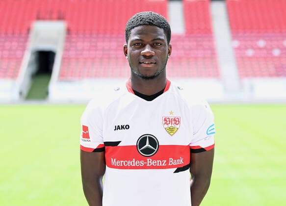 FUSSBALL 1 BUNDESLIGA SAISON 2021 2022 12 07 2021 Photo session with VfB Stuttgart at the Mercedes Benz Arena Clinton Mola