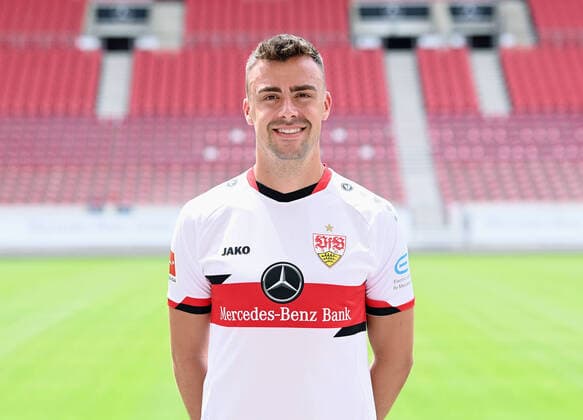 FUSSBALL 1 BUNDESLIGA SAISON 2021 2022 12 07 2021 Photo session with VfB Stuttgart at the Mercedes Benz Arena Philipp Foerster