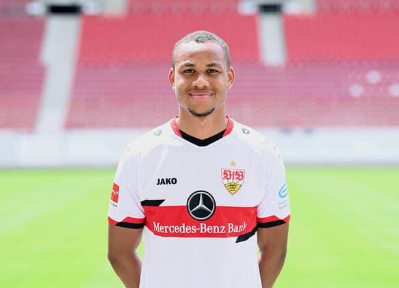 FUSSBALL 1 BUNDESLIGA SAISON 2021 2022 12 07 2021 Photo session with VfB Stuttgart at the Mercedes Benz Arena Nikolas Nartey