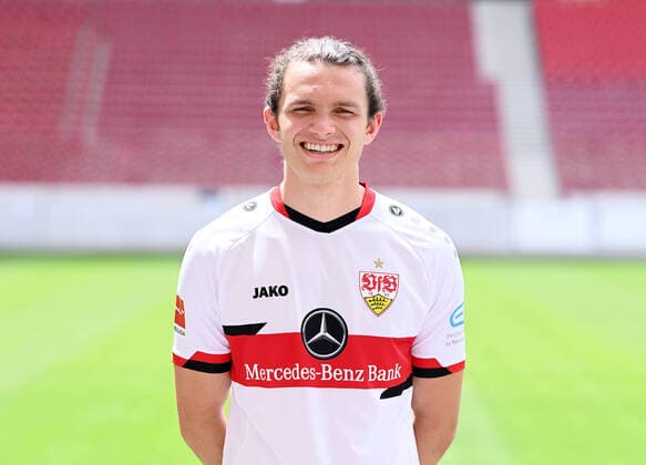 FUSSBALL 1 BUNDESLIGA SAISON 2021 2022 12 07 2021 Photo session with VfB Stuttgart at the Mercedes Benz Arena Jordan Meyer