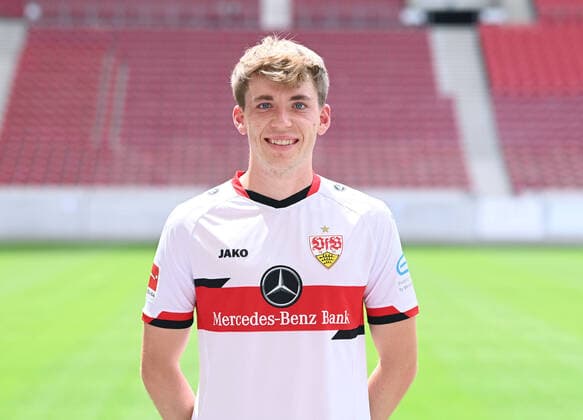 FUSSBALL 1 BUNDESLIGA SAISON 2021 2022 12 07 2021 Photo session with VfB Stuttgart at the Mercedes Benz Arena Luca Mack