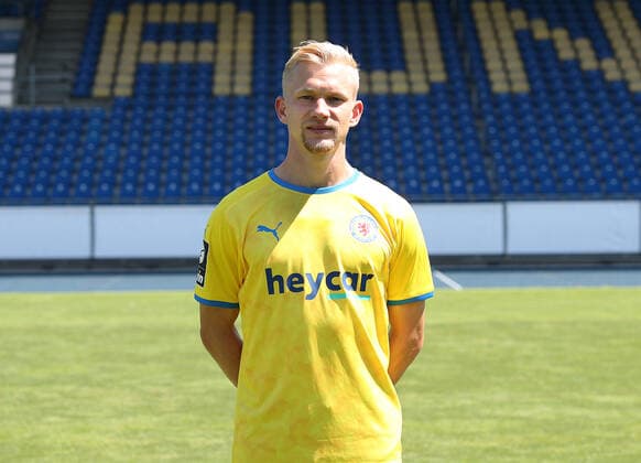 Bryan Henning Eintracht Braunschweig 3 league, portrait date 2021 2022