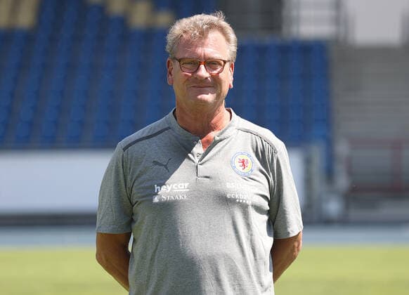 Zeugwart und Busfahrer Christian Skolik Eintracht Braunschweig 3 Liga, Portraettermin 2021 2022