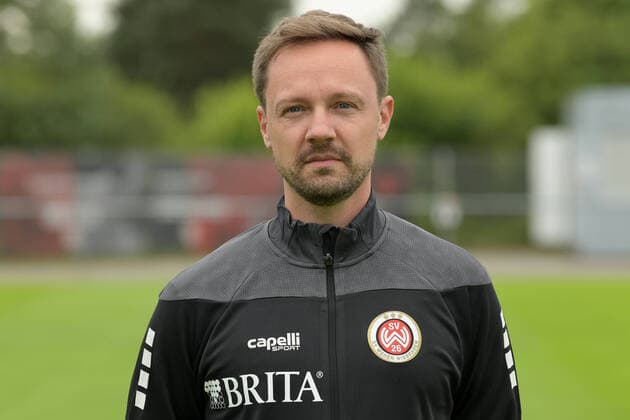 15 07 2021, xjhx, football 3 league, SV Wehen Wiesbaden portrait date 2021 2022 emspor, v l team doctor Dr Michael Mueller DFL DFB REGULATES PROHIBIT ANY USE OF PHOTOGRAPHS as IMAGE SEQUENCES and or QUASI VIDEO Wehen