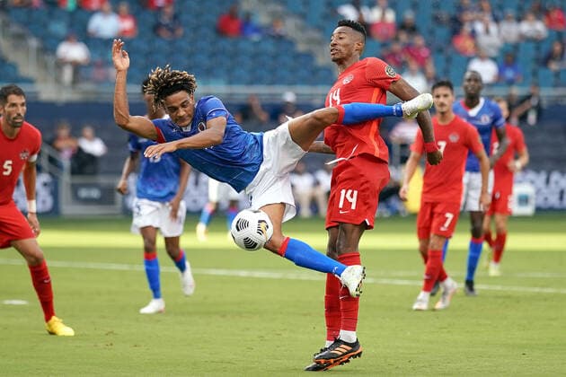 KANSAS CITY, KS - JULY 15: Haiti defender Martin Experience (17) battles with Canada defender Mark-anthony Kaye (14) in action during a CONCACAF Gold Cup Group B match between Canada and Haiti on July 15, 2021 at Children s Mercy Park in Kansas City, KS. (Photo by Robin Alam Icon Sportswire) SOCCER: JUL 15 Concacaf Gold Cup - Haiti v Canada Icon164210715002
