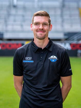 Video analyst Eduard Schmidt SC Paderborn 07 2 BL, portrait date 2021 2022 Copyright: xDavidxInderliedx