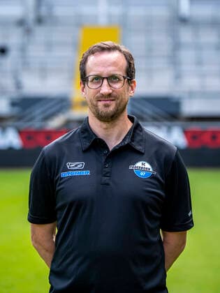 Physiotherapist Jörg Liebeck SC Paderborn 07 2 BL, portrait date 2021 2022 Copyright: xDavidxInderliedx