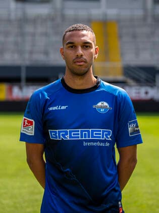 Jesse Tugbenyo SC Paderborn 07 2 BL, Porträttermin 2021 2022 Copyright: xDavidxInderliedx