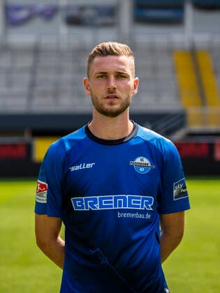 Dennis Srbeny SC Paderborn 07 2 BL, portrait date 2021 2022 Copyright: xDavidxInderliedx