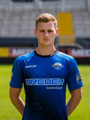 Jonas Carls SC Paderborn 07 2 BL, portrait date 2021 2022 Copyright: xDavidxInderliedx