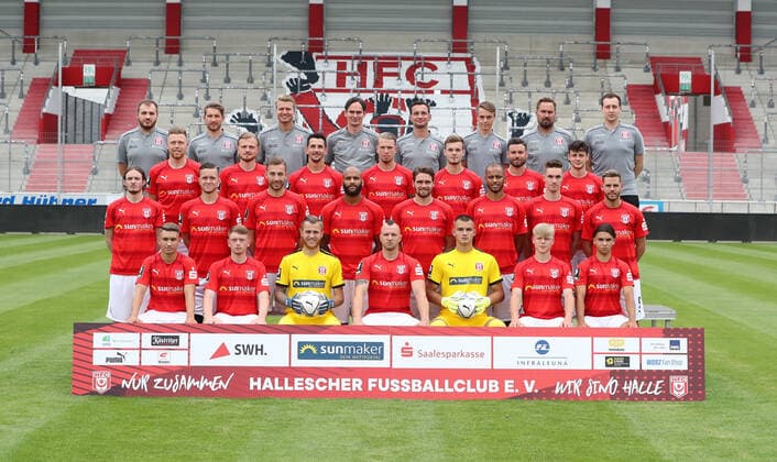 Teampraesentation Hall 15 07 2021 Hallescher FC 3 Liga, Porträttermin 2021 2022, team photo , back row from left physiotherapist Walter Moissejenko, athletic trainer Ken Kaiser, goalkeeper coach Marian Unger, coach Florian Schnorrenberg, co-trainer Daniel Ziebig, video analyst Max Bergmann, team manager Mario Nickeleit, physiotherapist Florian Thiele , 3 row v l n r Fabian Menig, Marcel Titsch Rivero, Julian Maurice Derstroff, Janek Sternberg, Tom Zimmerschied, Niklas Kreuzer, Aaron Herzog , 2 row f l n r Niklas Kastenhofer, Jannes Vollert, Michael Eberwein, Terrence Boyd, Jonas Nietfeld, Louis Samson, Soeren Reddemann, Justin Eilers , front row f l n r Julian Guttau, Tom Bierschenk, goalkeeper Sven Müller Mueller, Toni Lindenhahn, goalkeeper Tim Schreiber, Lukas Griebsch, Jan Shcherbakovski , Missing Niklas Landgraf , Hall, 15 07 2021, Leuna Chemie Stadion, Football ,