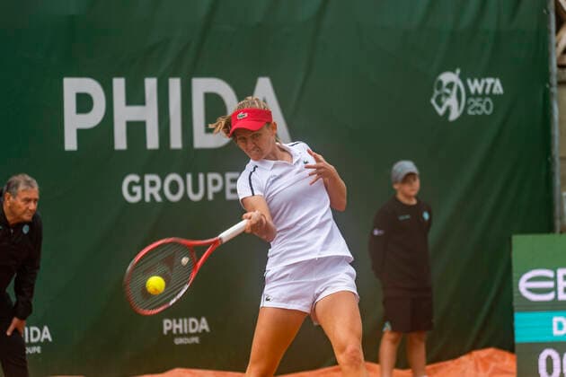 Switzerland: Late match, Lausanne 2021 WTA, Tennis Damen 250 tennis tournament Lausanne Switzerland, 07 16 2021: Fiona Ferro of France is in action during the 8th final, Lausanne 2021 tennis tournament WTA 250 Lausanne Switzerland Copyright: EricxDubost