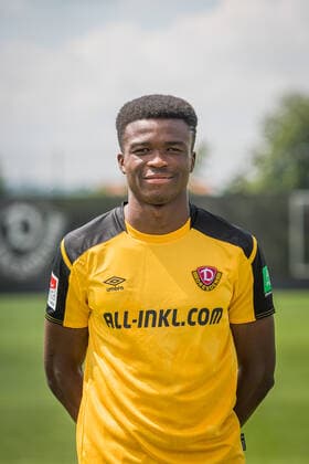 Michael Akoto SG Dynamo Dresden 2 BL, portrait date 2021 2022