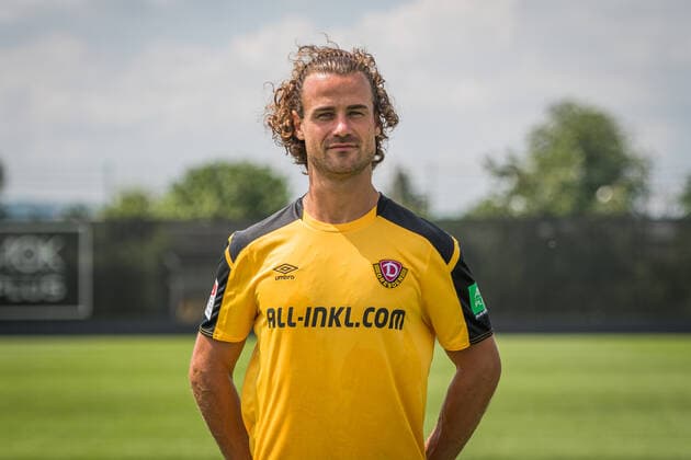 Yannick Stark SG Dynamo Dresden 2 BL, portrait date 2021 2022