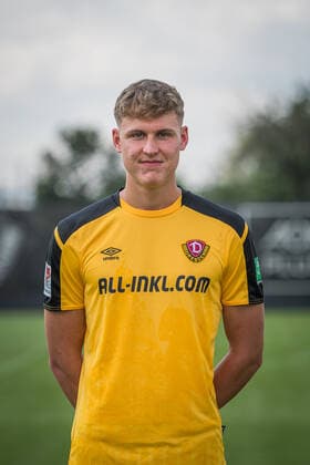 Phil Harres SG Dynamo Dresden 2 BL, portrait date 2021 2022