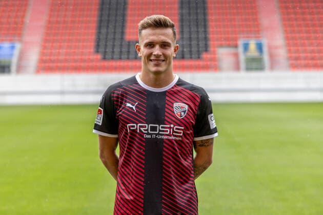 Dennis Eckert Ayensa 7, FCI FC Ingolstadt 04 2 BL, Porträttermin 2021 2022 2 Bundesliga FC Ingolstadt 04 season 2021 2022