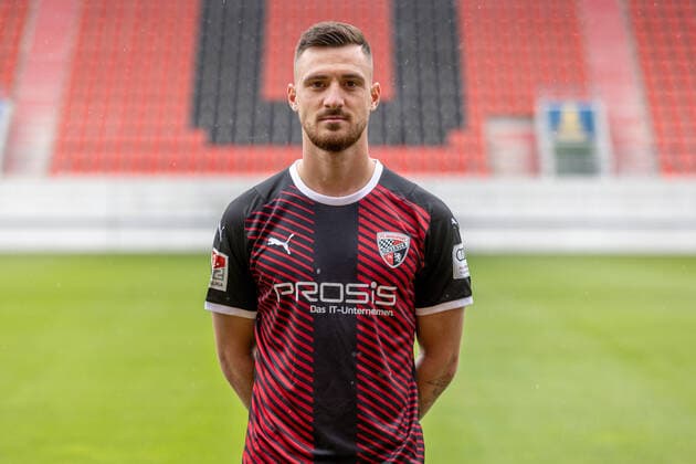 Maximilian Wolfram 8, FCI FC Ingolstadt 04 2 BL, Porträttermin 2021 2022 2 Bundesliga FC Ingolstadt 04 season 2021 2022