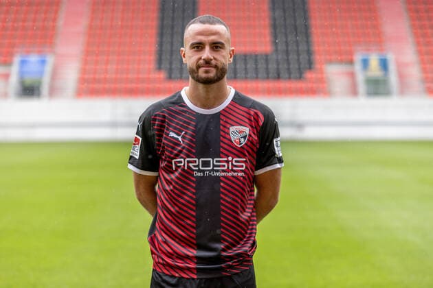Fatih Kaya 9, FCI FC Ingolstadt 04 2 BL, Porträttermin 2021 2022 2 Bundesliga FC Ingolstadt 04 season 2021 2022