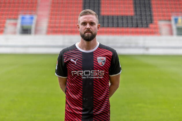 Marc Stendera 10, FCI FC Ingolstadt 04 2 BL, Porträttermin 2021 2022 2 Bundesliga FC Ingolstadt 04 season 2021 2022