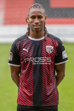 Caniggia Ginola Elva 14, FCI FC Ingolstadt 04 2 BL, Porträttermin 2021 2022 2 Bundesliga FC Ingolstadt 04 season 2021 2022